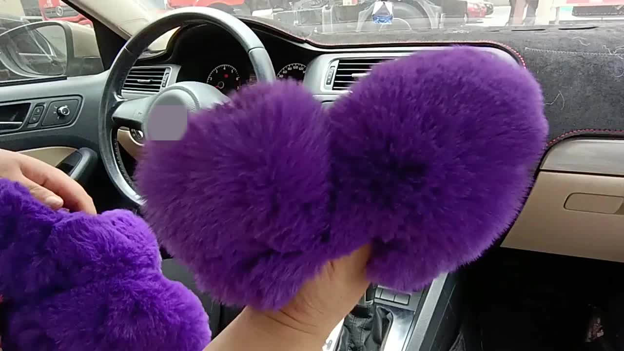 Furry Steering Wheel Cover Set: Stay Warm & Stylish This Winter